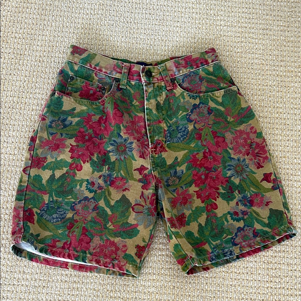 VTG Gap Women’sFloral Green and Red Shorts